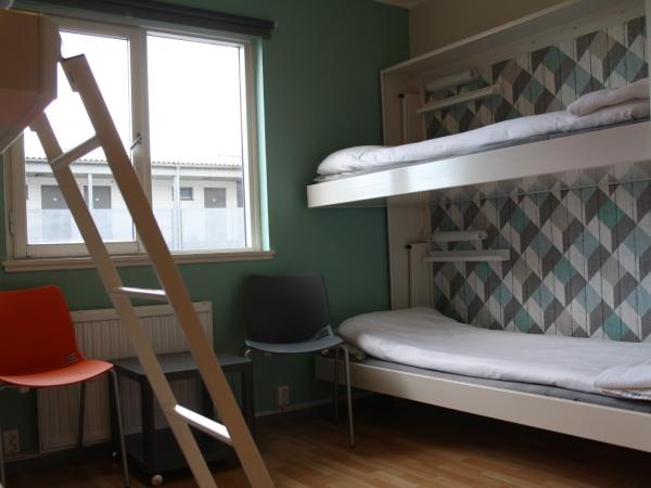 HI Oslo Haraldsheim : photo 2 de la chambre chambre triple avec salle de bains privative