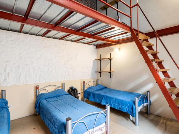 Granados Hostel : photo 1 de la chambre lit simple dans dortoir pour femmes