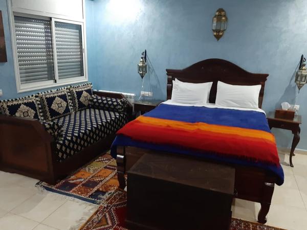 Riad TANJIL : photo 1 de la chambre chambre lit king-size avec balcon