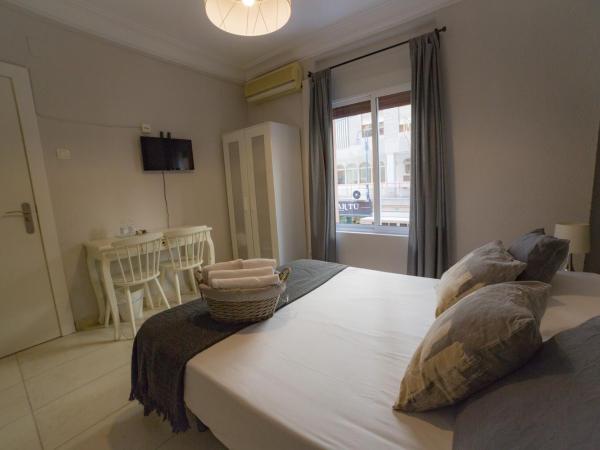 Old Town Alicante : photo 4 de la chambre chambre double deluxe avec salle de bains commune