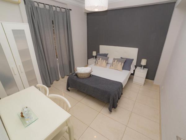 Old Town Alicante : photo 1 de la chambre chambre double deluxe avec salle de bains commune