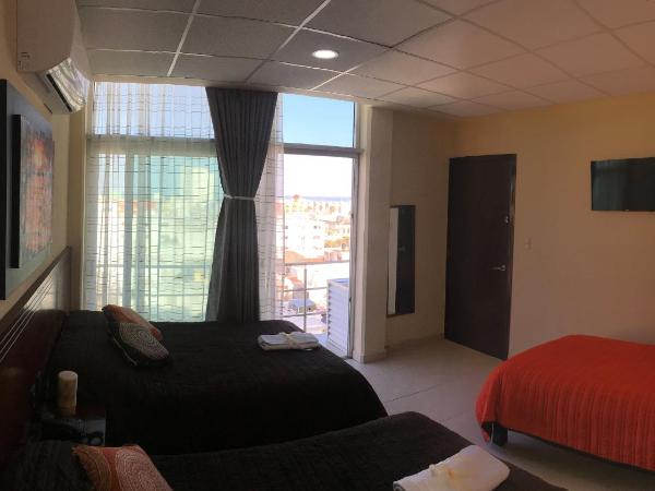 Harbour Inn - Veracruz : photo 1 de la chambre chambre familiale avec terrasse