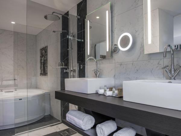 Hotel du Roi & Spa by SOWELL COLLECTION : photo 4 de la chambre suite - vue sur ville