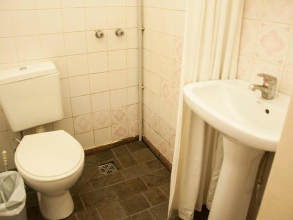 IDEAL SOCIAL Hostel : photo 2 de la chambre chambre familiale avec salle de bains privative