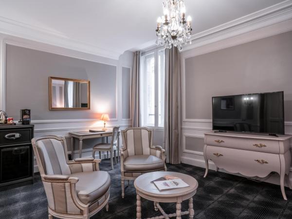 Grand Hotel De La Reine - Place Stanislas : photo 9 de la chambre chambre double deluxe - vue latérale sur rue