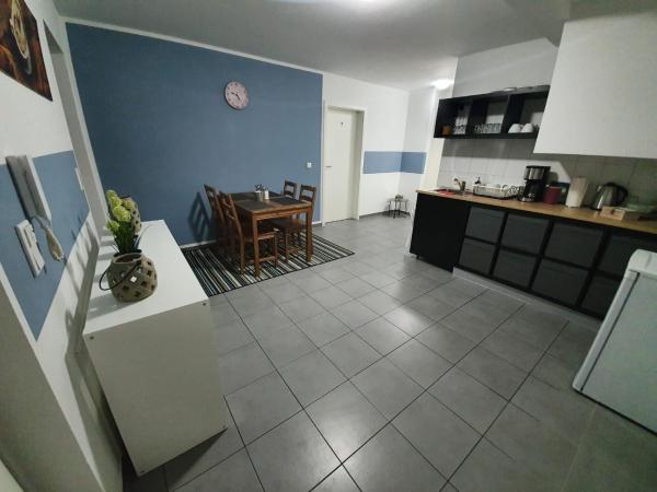 White Pearl Hostel 2 : photo 4 de la chambre chambre double ou lits jumeaux avec salle de bains commune