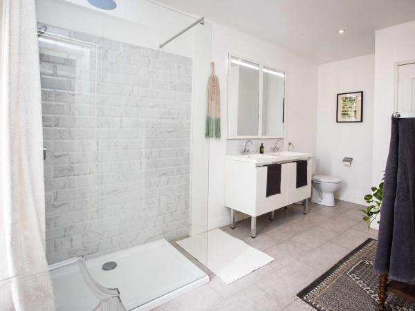 Carcassonne Townhouse : photo 2 de la chambre chambre lit king-size