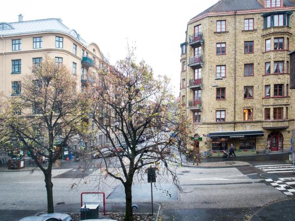 Backpackers Göteborg : photo 4 de la chambre chambre lits jumeaux avec salle de bains commune