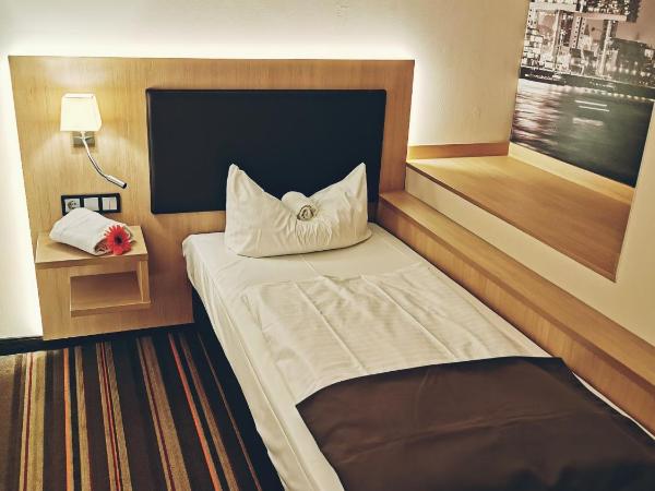 Hotel Fortune : photo 3 de la chambre chambre simple avec douche 