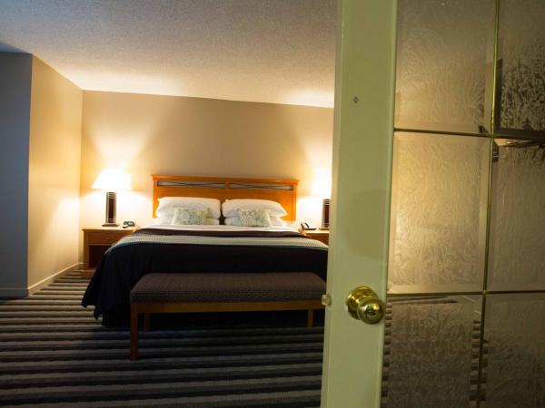 Royal Hotel West Edmonton, Trademark Collection by Wyndham : photo 3 de la chambre suite de luxe 1 chambre avec lit king-size - non-fumeurs