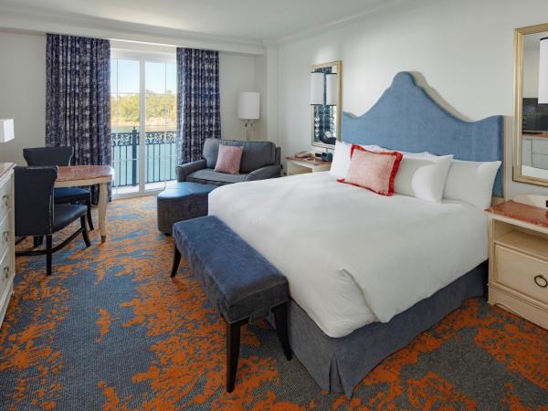 Universal's Loews Portofino Bay Hotel : photo 1 de la chambre chambre lit king-size deluxe (coupe file universal express unlimited gratuit inclus)