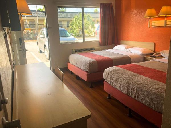 Motel 6-Jacksonville, FL - Orange Park : photo 2 de la chambre chambre quadruple