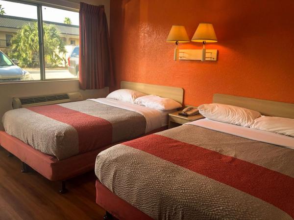 Motel 6-Jacksonville, FL - Orange Park : photo 3 de la chambre chambre quadruple
