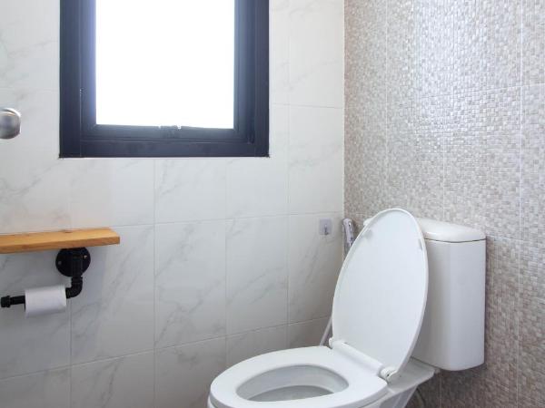 Rest24 Residence : photo 9 de la chambre chambre familiale de luxe sans fenêtre