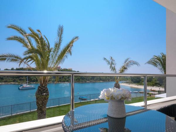 Perla Resort : photo 6 de la chambre chambre quadruple de luxe avec balcon et vue sur la mer