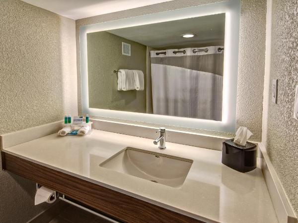 Holiday Inn Express Louisville Airport Expo Center, an IHG Hotel : photo 3 de la chambre chambre standard avec 2 lits queen-size