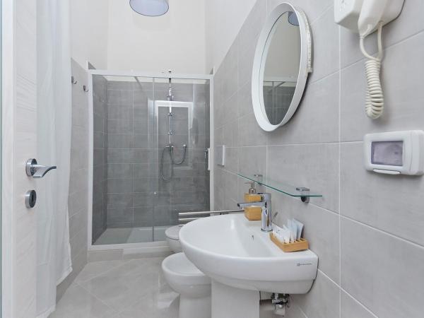 Blunotte Torino - Piazza Castello : photo 3 de la chambre chambre double avec salle de bains privative