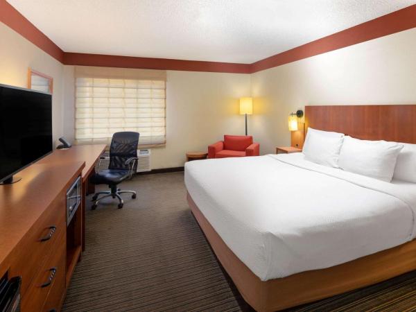 La Quinta by Wyndham Savannah Southside : photo 1 de la chambre chambre lit king-size