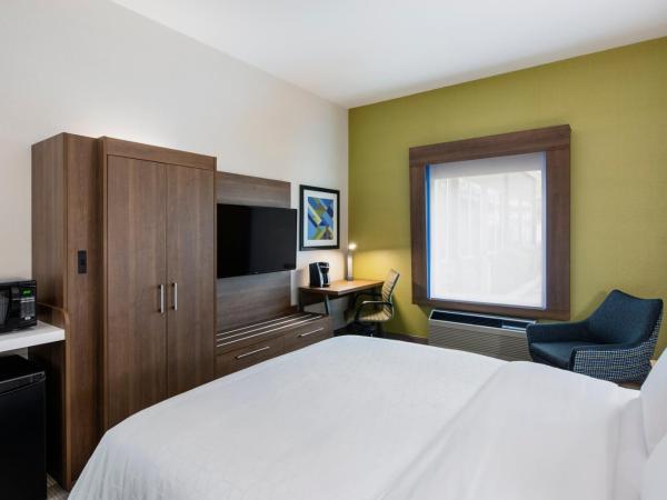 Holiday Inn Express Hotel & Suites Saskatoon, an IHG Hotel : photo 3 de la chambre chambre lit queen-size pour personnes à mobilité réduite avec douche accessible en fauteuil roulant - non-fumeurs