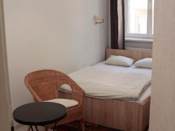 Pit Stop Hostel : photo 3 de la chambre chambre double lit king-size