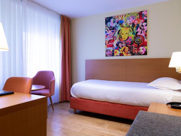 Hotel Perrin - former Carlton : photo 1 de la chambre chambre simple