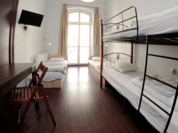 Pit Stop Hostel : photo 4 de la chambre chambre quadruple