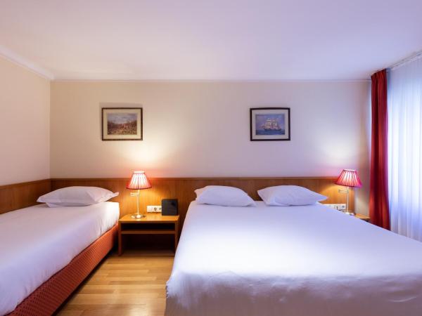 Hotel Perrin - former Carlton : photo 3 de la chambre chambre triple