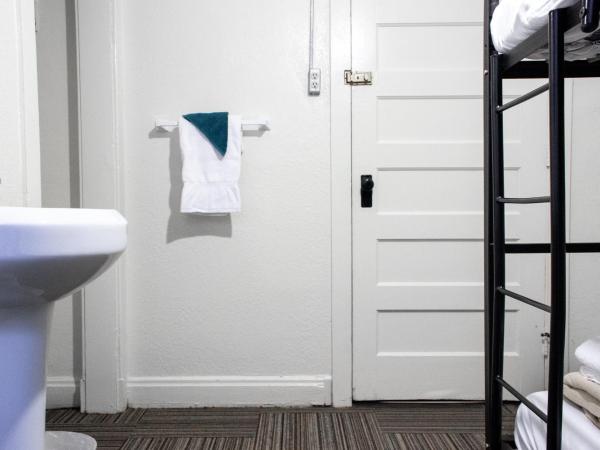 11th Avenue Hostel : photo 6 de la chambre hébergement privatif entre amis