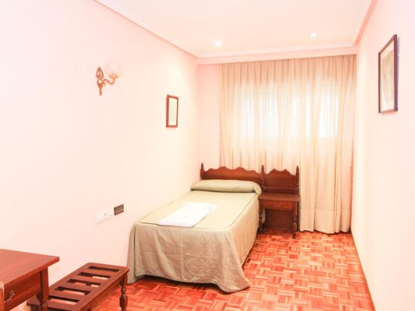 Hotel Castellano Centro : photo 1 de la chambre chambre simple
