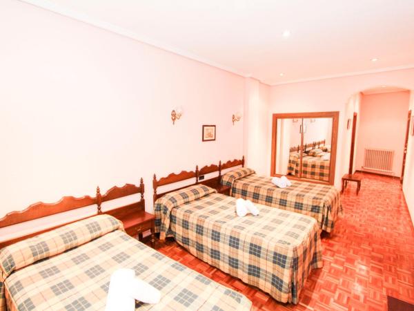 Hotel Castellano Centro : photo 2 de la chambre chambre triple (3 adultes)