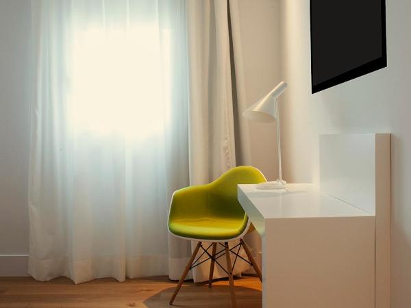 One Shot Prado 23 : photo 8 de la chambre chambre familiale (2 adultes et 2 enfants)