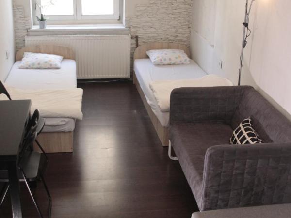 Pit Stop Hostel : photo 1 de la chambre chambre triple basique avec salle de bains commune