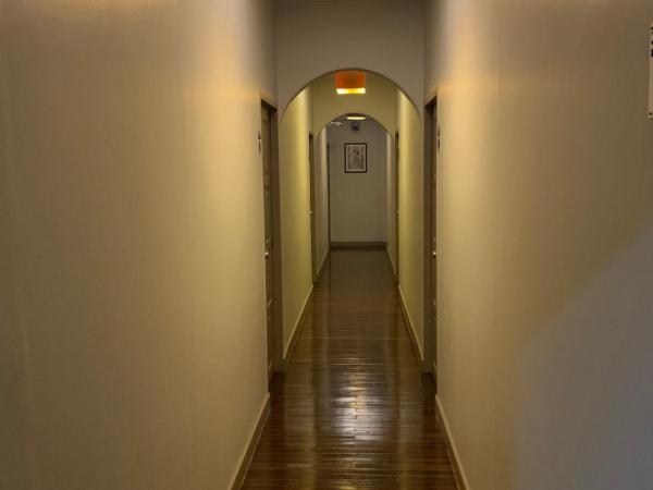 Achcha hotel - itsaraphap MRT station - Wat Arun : photo 6 de la chambre twin room (no window)