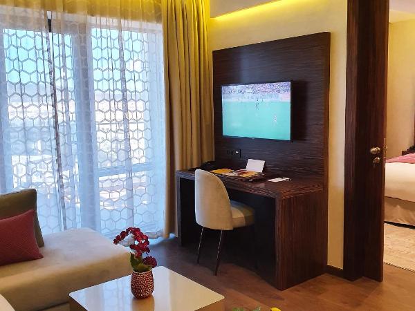 Nour Plazza Hotel : photo 8 de la chambre suite deluxe avec lit king-size