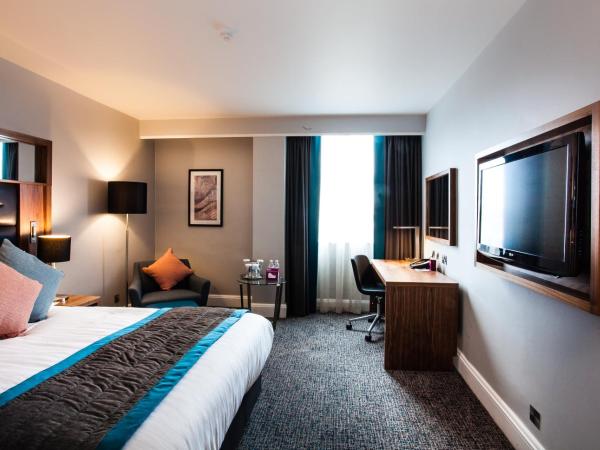 Crowne Plaza Leeds, an IHG Hotel : photo 4 de la chambre chambre lit queen-size standard avec accès au salon