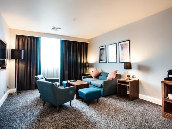 Crowne Plaza Leeds, an IHG Hotel : photo 5 de la chambre suite 1 chambre lit queen-size avec accès au salon