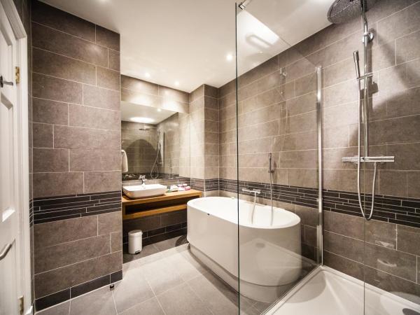 Crowne Plaza Leeds, an IHG Hotel : photo 9 de la chambre suite 1 chambre lit queen-size avec accès au salon