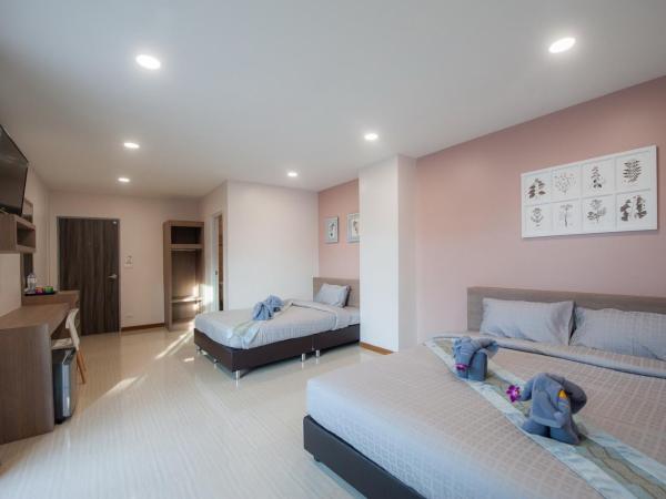 The Moon Night Hotel : photo 1 de la chambre chambre familiale supérieure