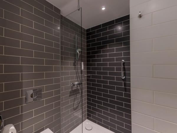 Holiday Inn Express - Luzern - Kriens, an IHG Hotel : photo 3 de la chambre chambre standard lit queen-size