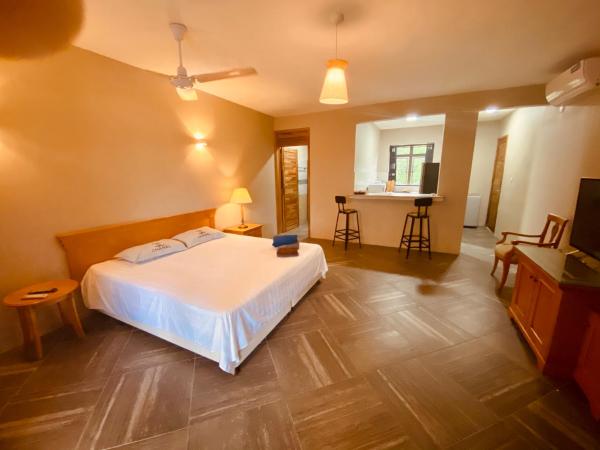 KSTUDIOS : photo 2 de la chambre chambre double - vue sur piscine