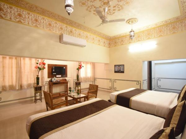Virasat Mahal Heritage Hotel : photo 3 de la chambre suite familiale