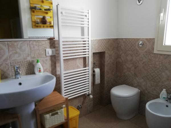 B&b Passione del sud : photo 9 de la chambre chambre quadruple avec salle de bains