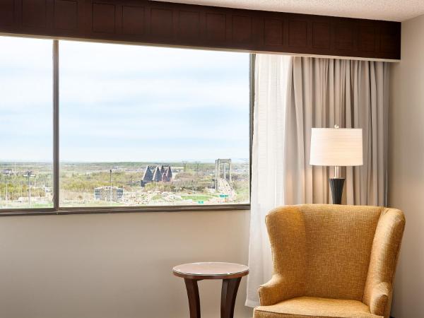 Travelodge by Wyndham Quebec City Hotel & Convention Centre : photo 4 de la chambre chambre signature lit king-size - non-fumeurs