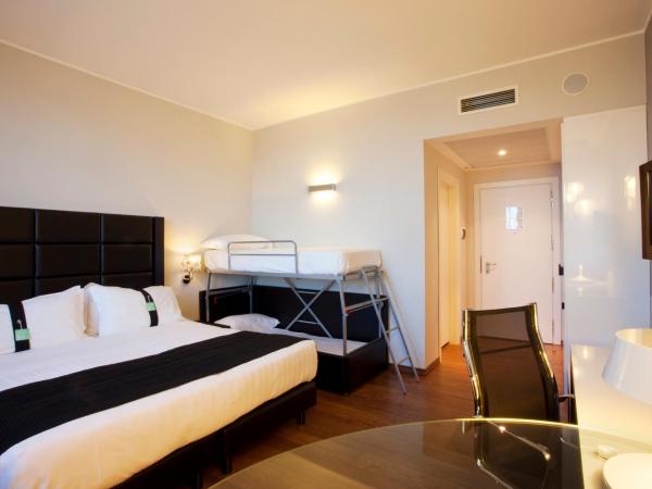 Holiday Inn Genoa City, an IHG Hotel : photo 3 de la chambre chambre familiale - non-fumeurs