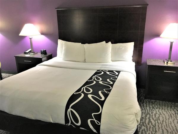 La Quinta Inn & Suites by Wyndham Louisville East : photo 2 de la chambre chambre lit king-size exécutive