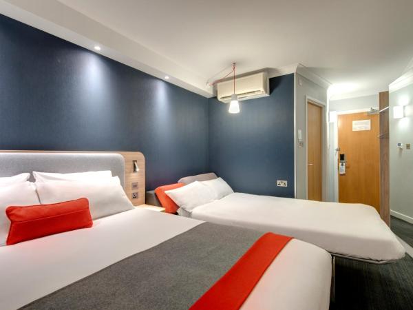 Holiday Inn Express Edinburgh - Leith Waterfront, an IHG Hotel : photo 3 de la chambre chambre double avec canapé-lit