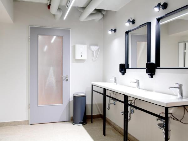 Maverick Urban Lodge : photo 7 de la chambre lit dans dortoir mixte de 8 lits