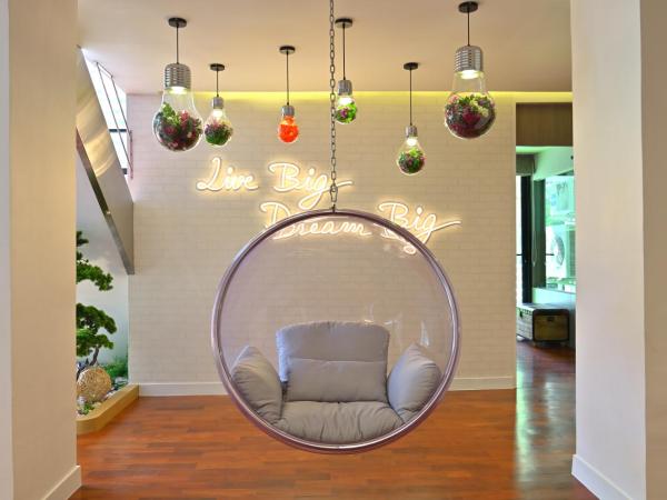 Benviar Tonson Residence : photo 4 de la chambre embassy suite six bedroom duplex