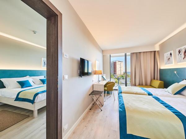 Hotel Sipar Plava Laguna : photo 1 de la chambre chambre familiale supérieure communicante avec balcon