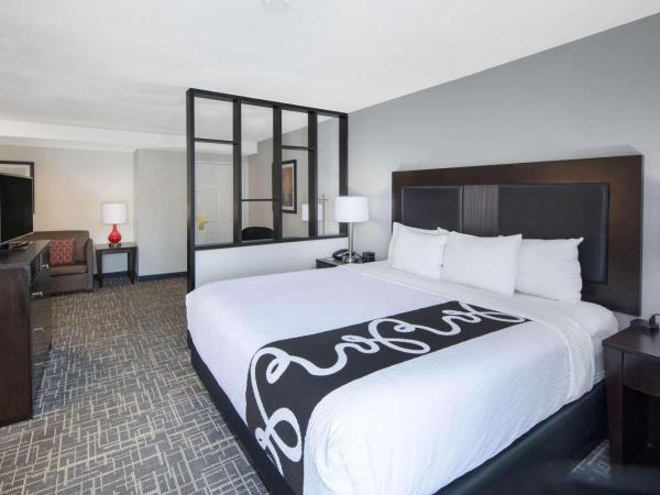 La Quinta by Wyndham Atlanta Airport South : photo 5 de la chambre suite lit king-size